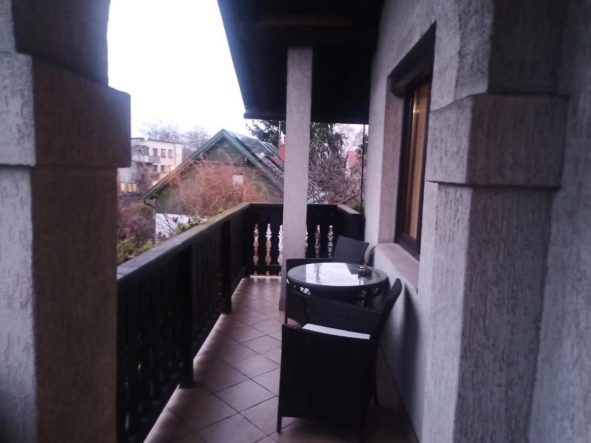 Pokoj W Domu Z Duzym Ogrodem 克拉科夫 外观 照片